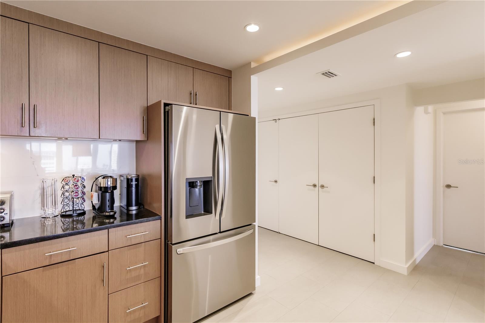 1200 E Peppertree Ln #402 Property Photo 6