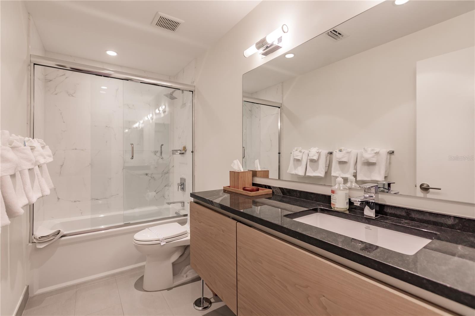1200 E Peppertree Ln #402 Property Photo 24