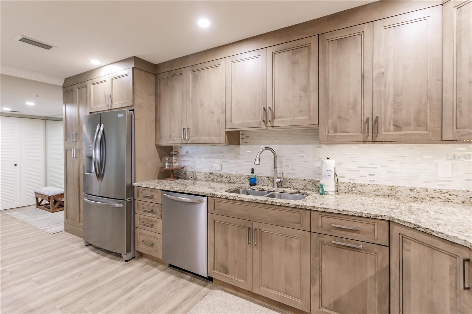 1200 E Peppertree Ln #602 Property Photo 6