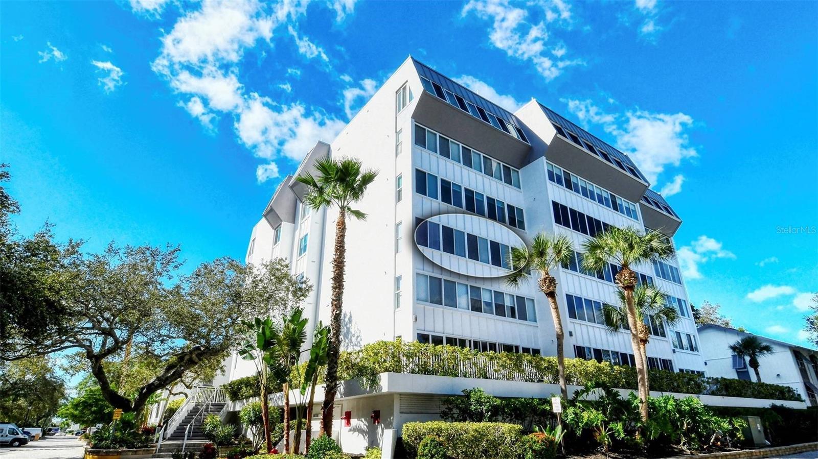 1255 E PEPPERTREE DR #305 Property Photo 1