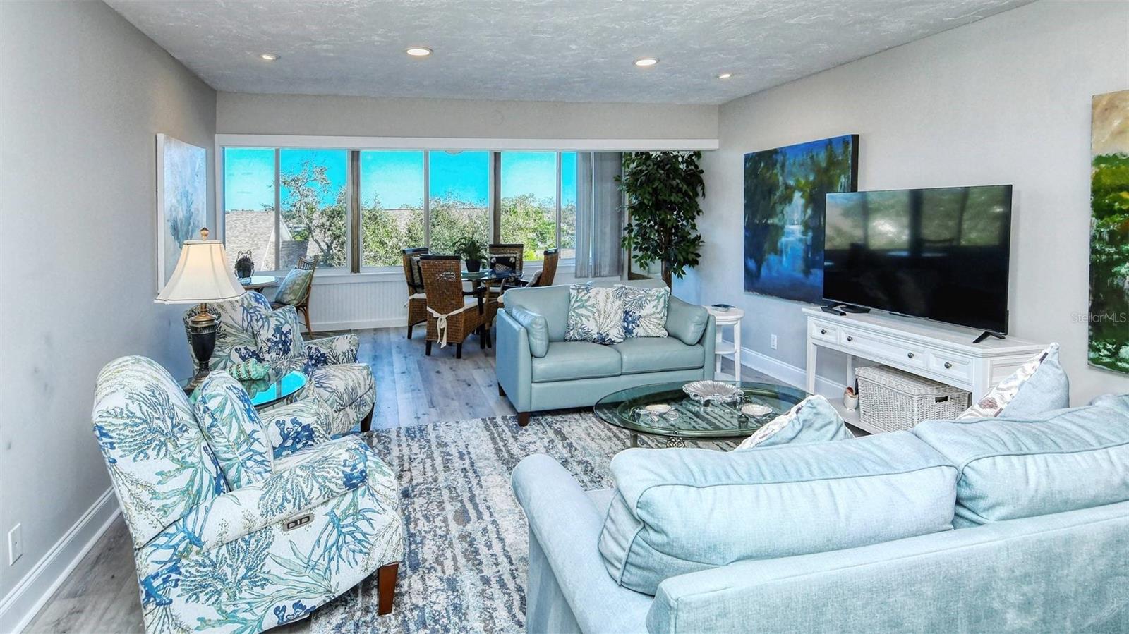 1255 E Peppertree Dr #305 Property Photo 2