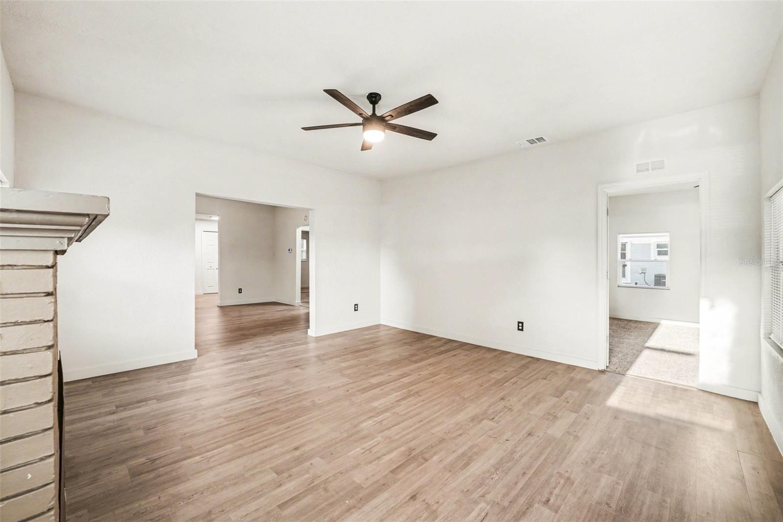 129 W Park Ave Property Photo 6