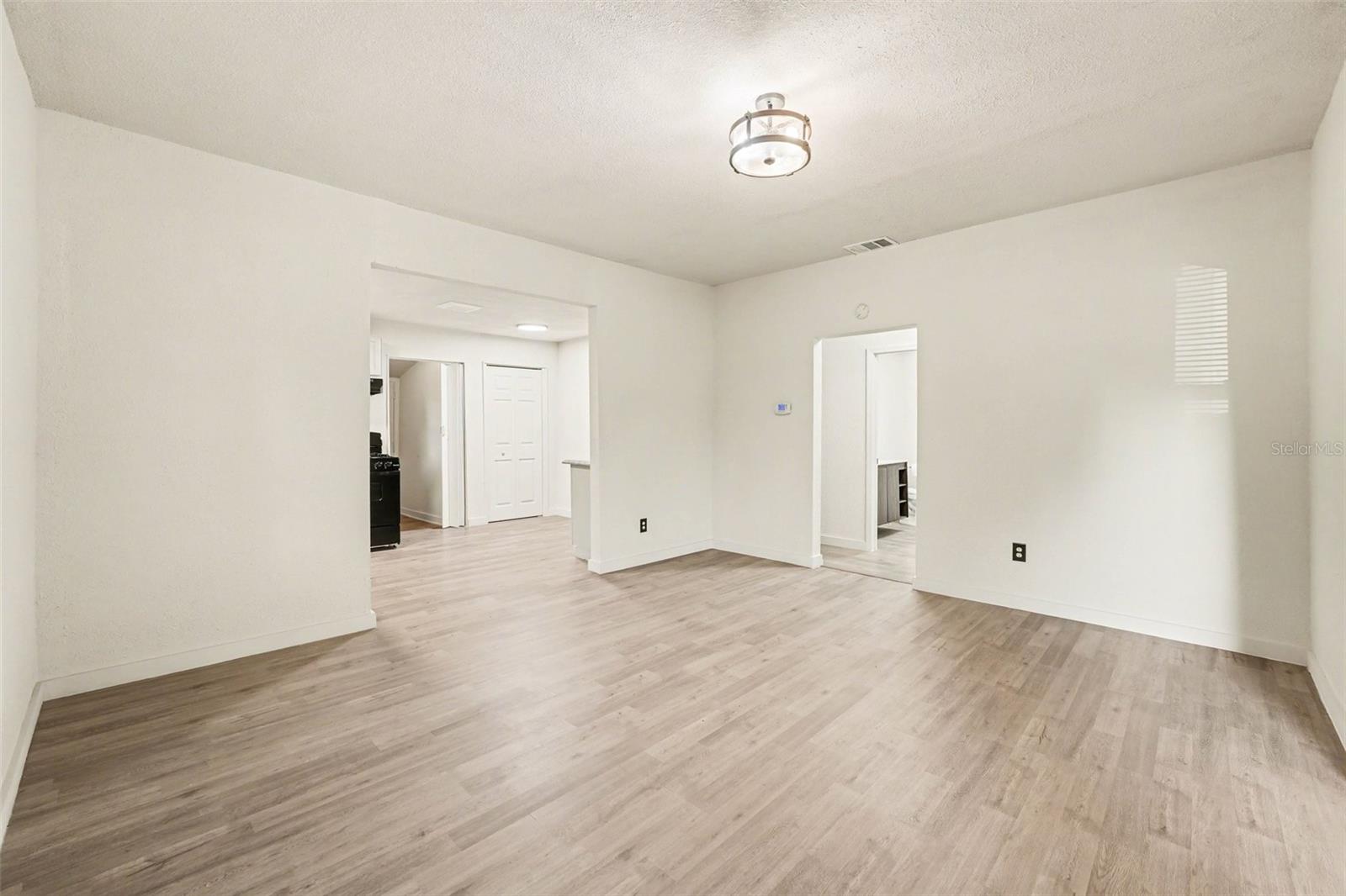 129 W Park Ave Property Photo 8