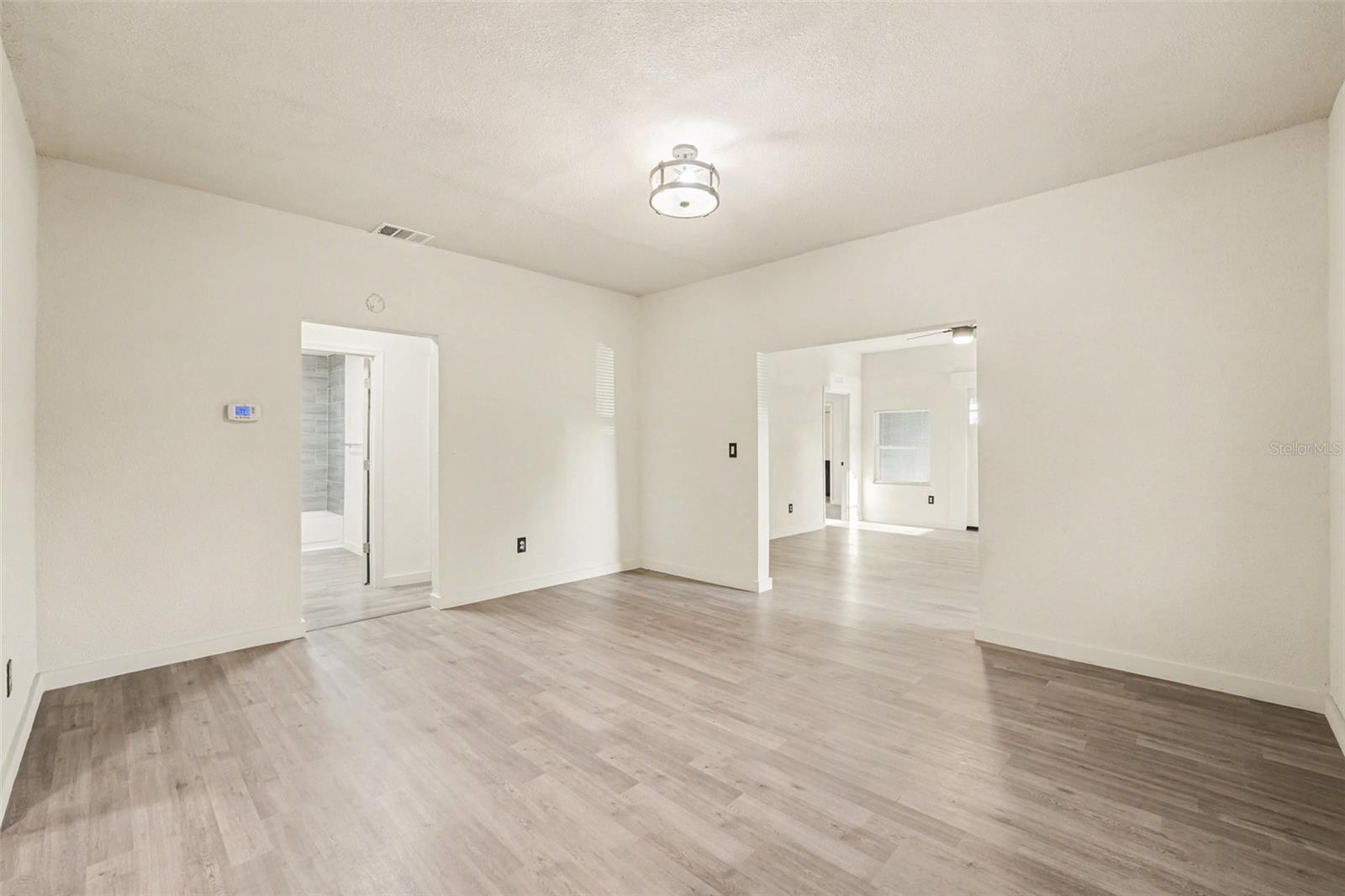 129 W Park Ave Property Photo 9