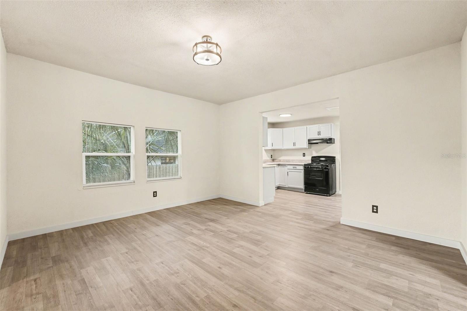 129 W Park Ave Property Photo 11