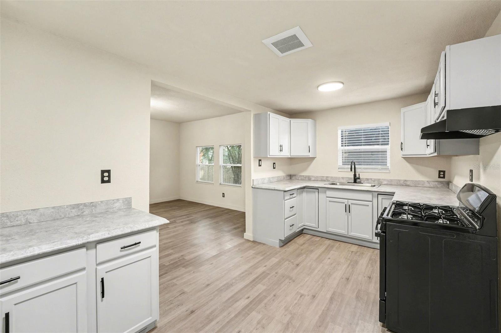 129 W Park Ave Property Photo 12