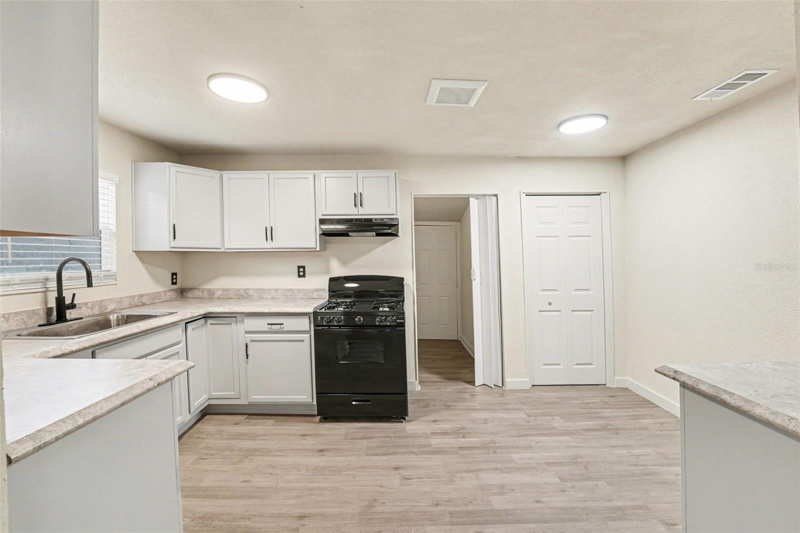 129 W Park Ave Property Photo 13