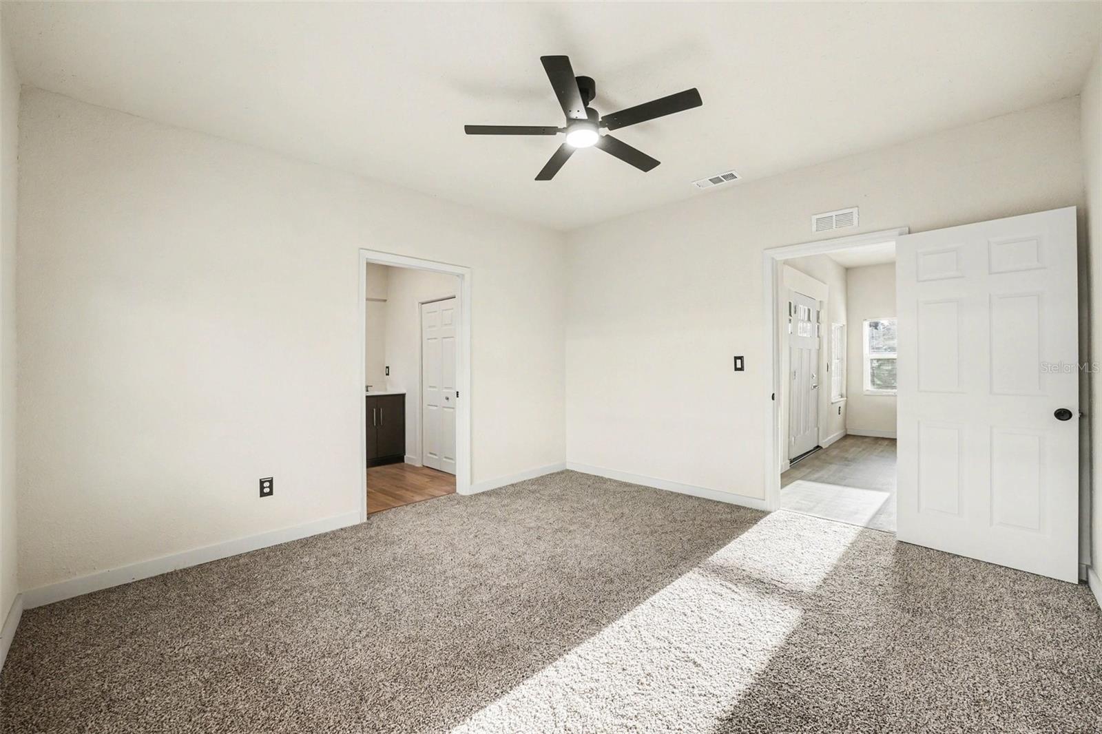 129 W Park Ave Property Photo 16