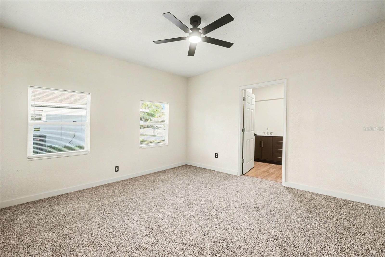 129 W Park Ave Property Photo 19