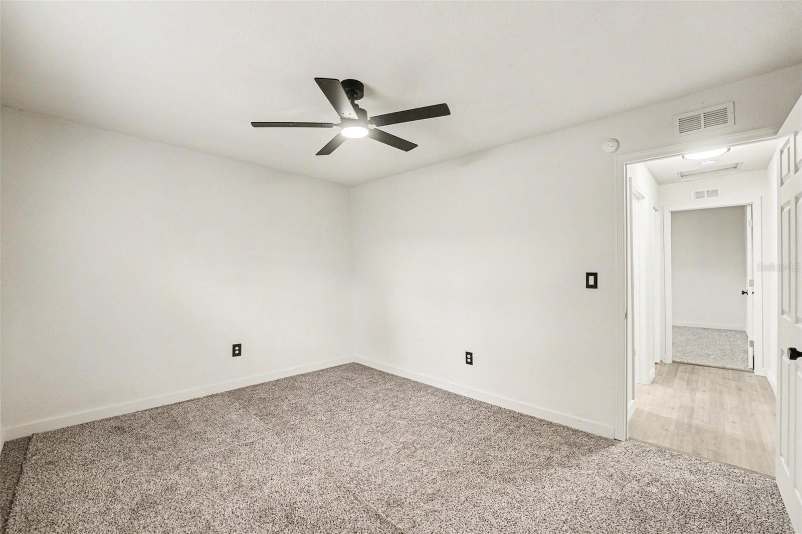 129 W Park Ave Property Photo 21