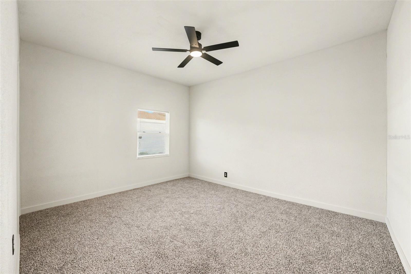 129 W Park Ave Property Photo 22