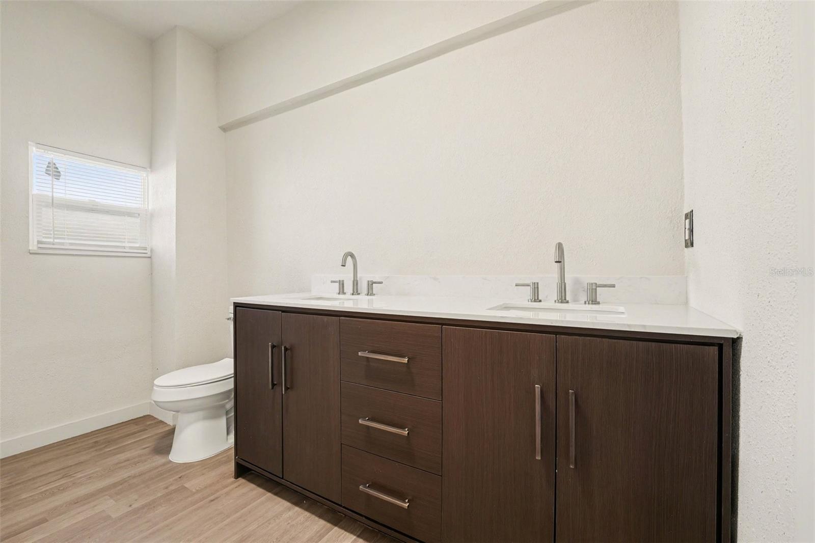 129 W Park Ave Property Photo 29