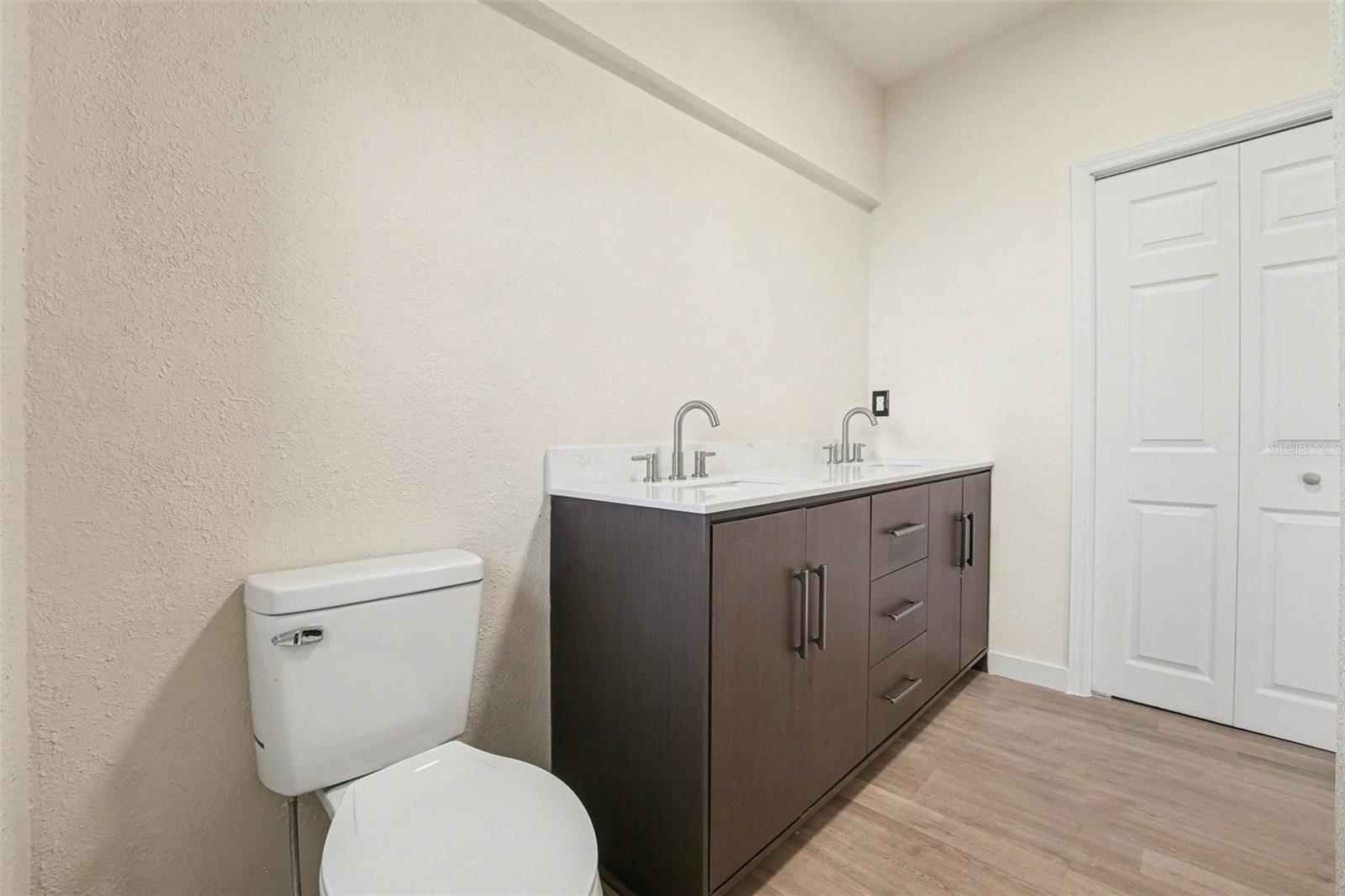 129 W Park Ave Property Photo 30