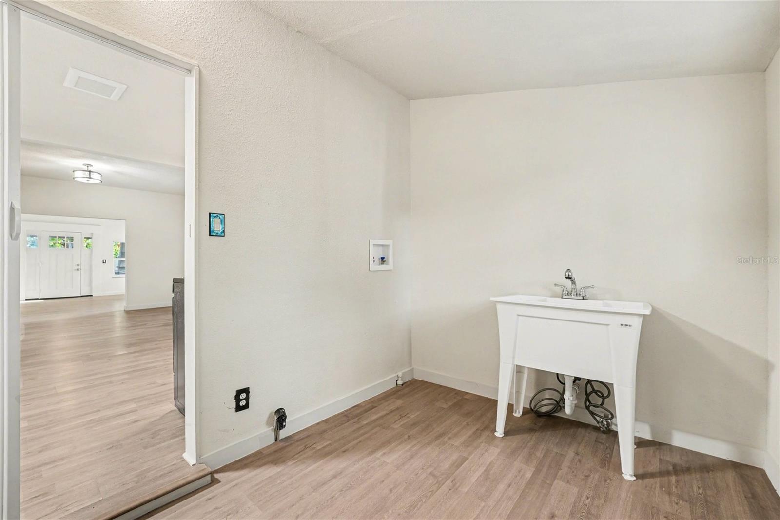 129 W Park Ave Property Photo 31