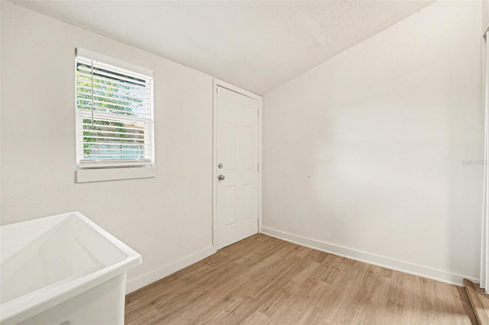 129 W Park Ave Property Photo 32