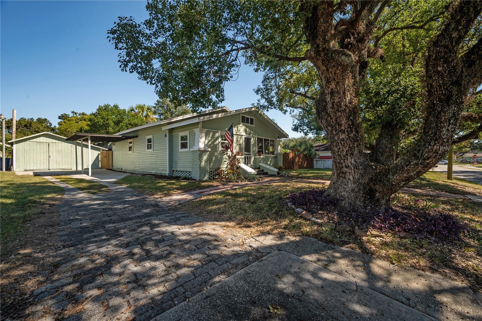 1404 E Cayuga St Property Photo 3