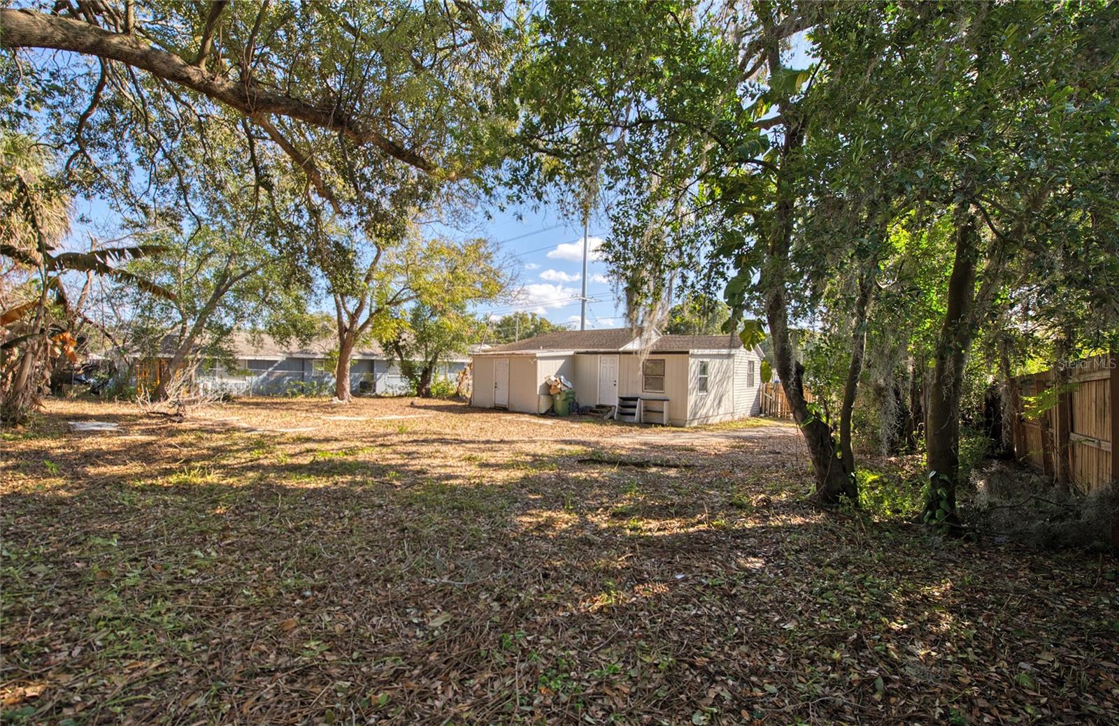 1516 E Waters Ave Property Photo 23