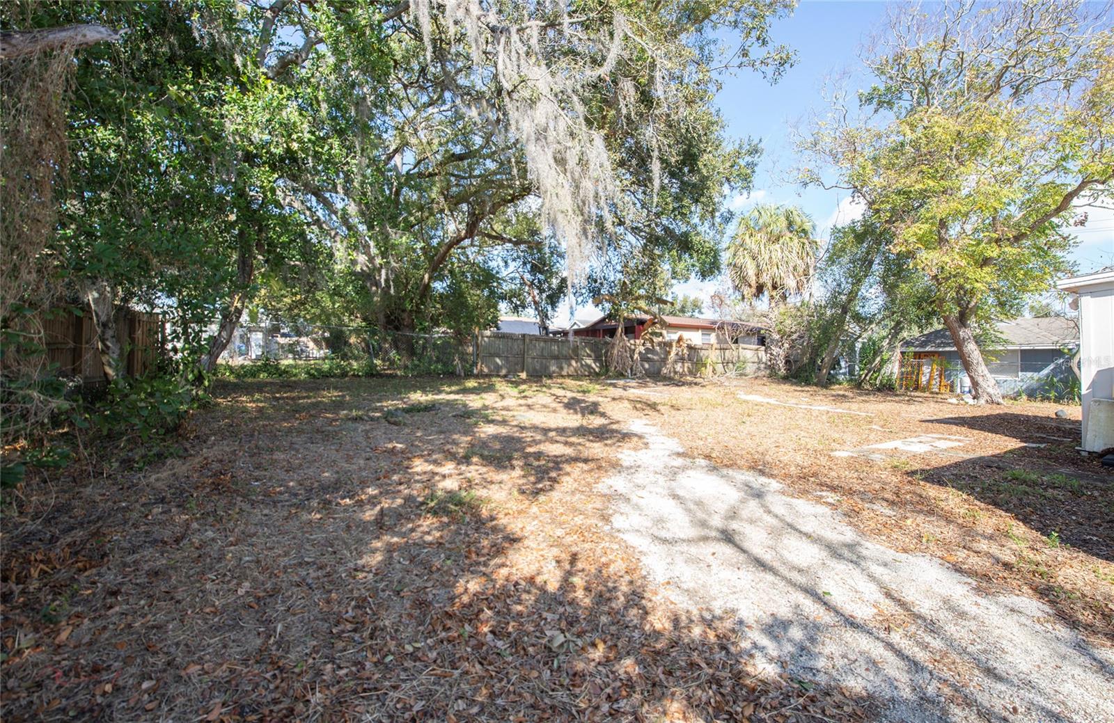 1516 E Waters Ave Property Photo 25