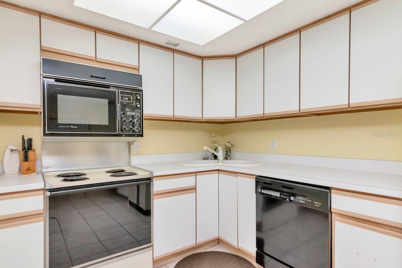 830 S Gulfview Blvd #502 Property Photo 38