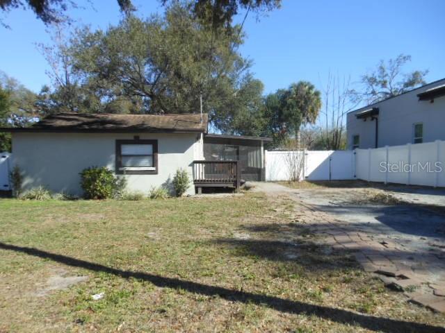 8421 N Orangeview Ave Property Photo 2
