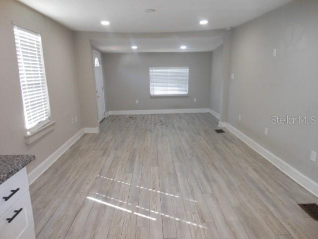 8421 N Orangeview Ave Property Photo 22