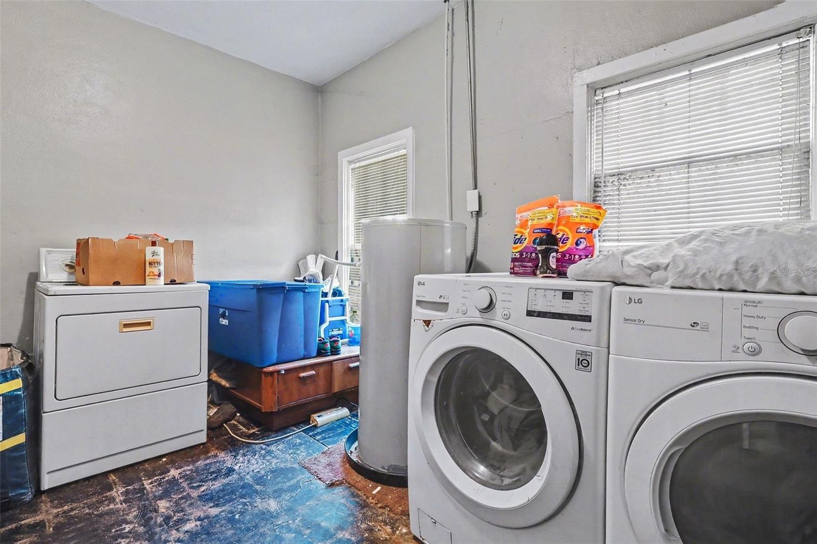1054 State Road 60 E Property Photo 16