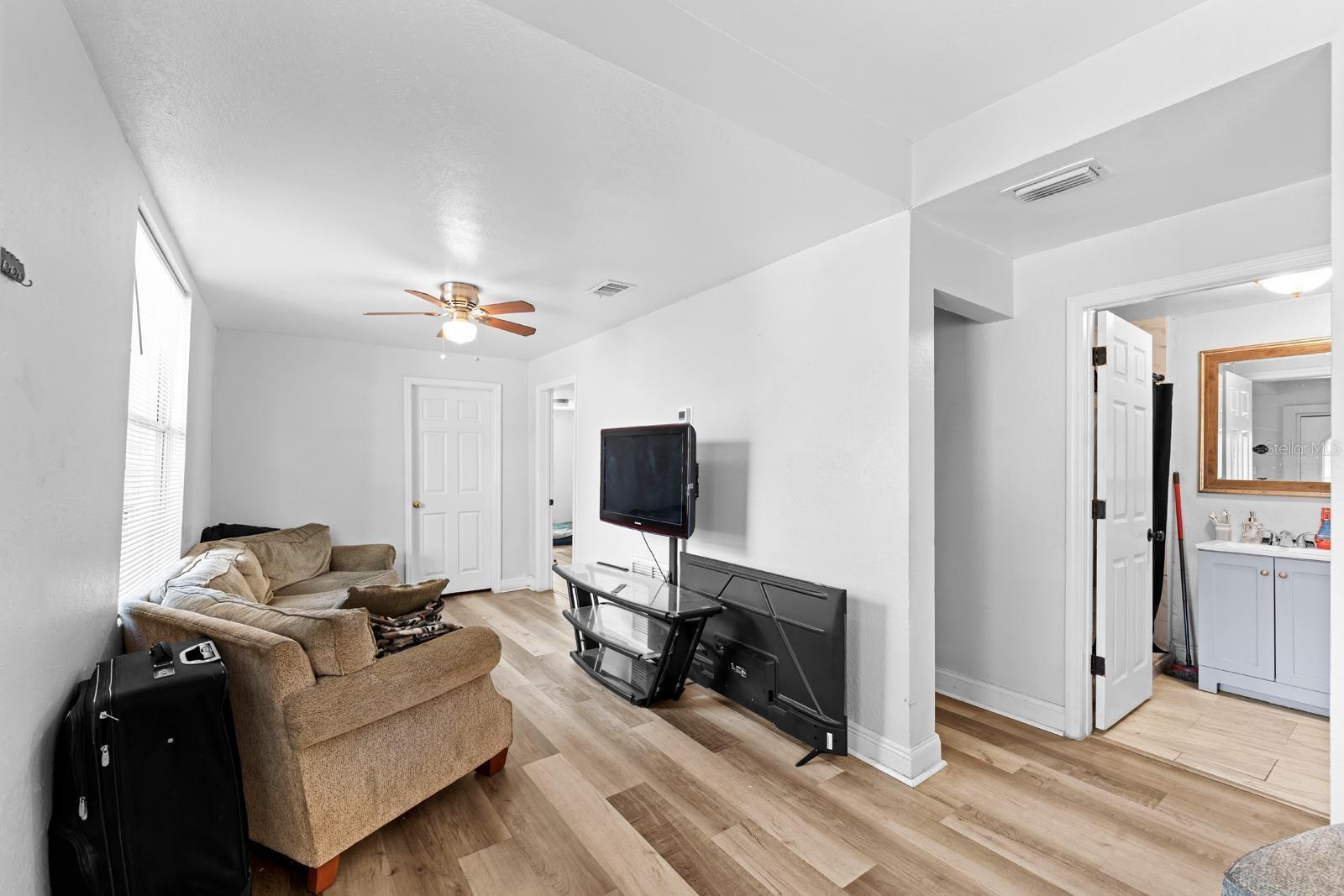 4204 N Marguerite St Property Photo 6
