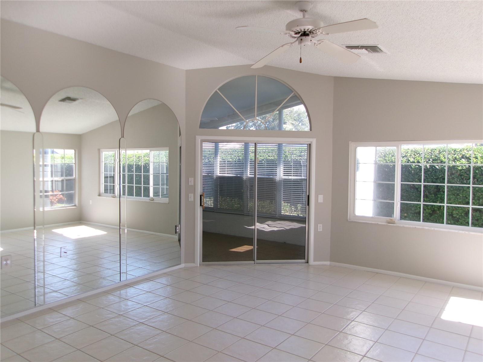 11604 Versailles Ln Property Photo 2