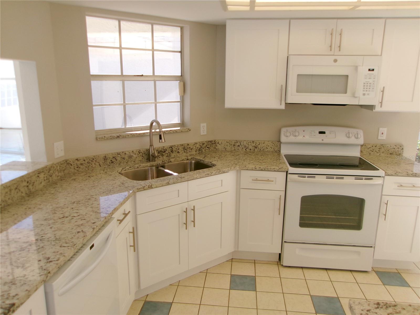 11604 Versailles Ln Property Photo 6