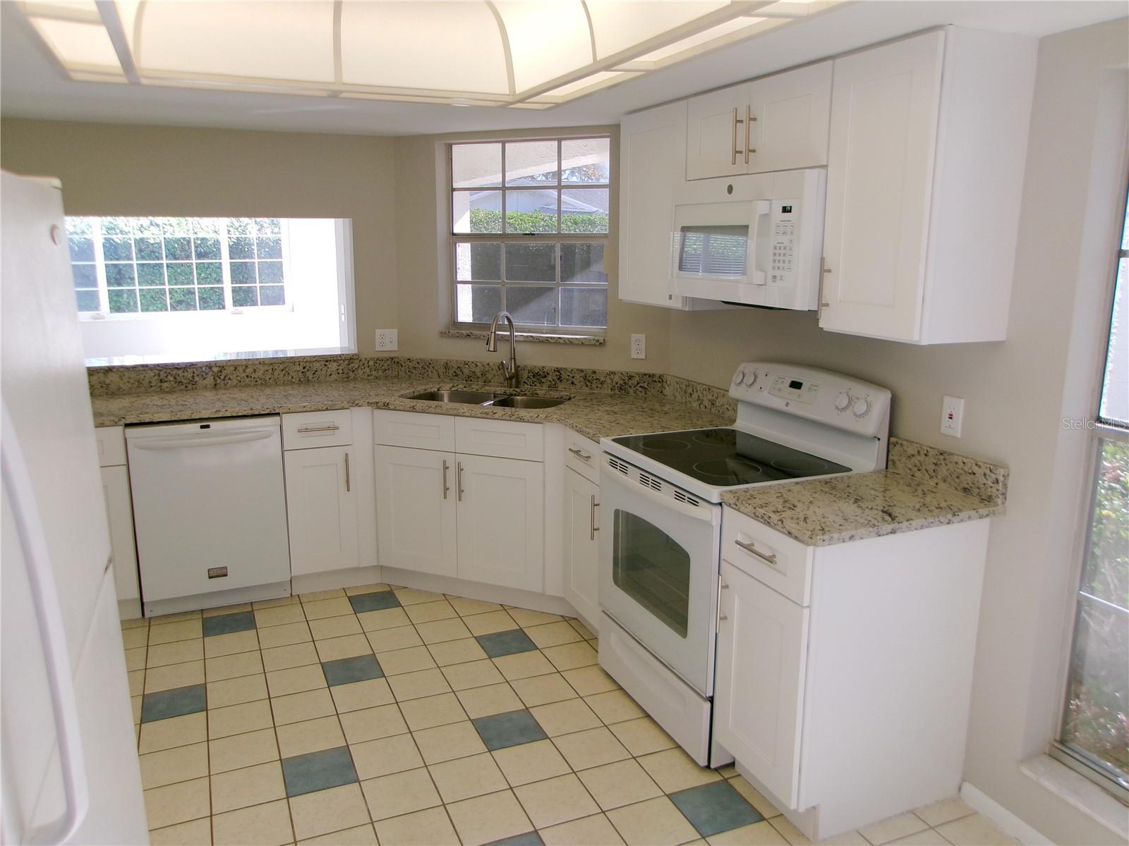 11604 Versailles Ln Property Photo 7