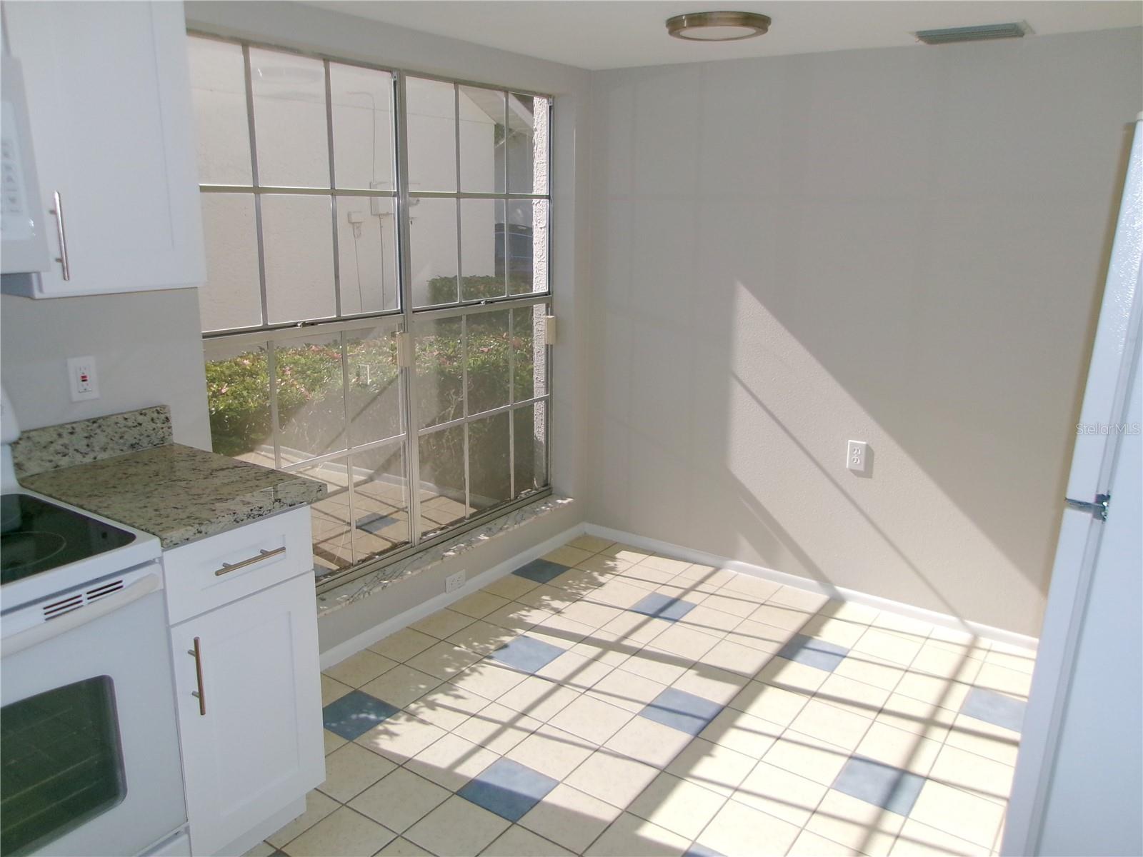 11604 Versailles Ln Property Photo 8