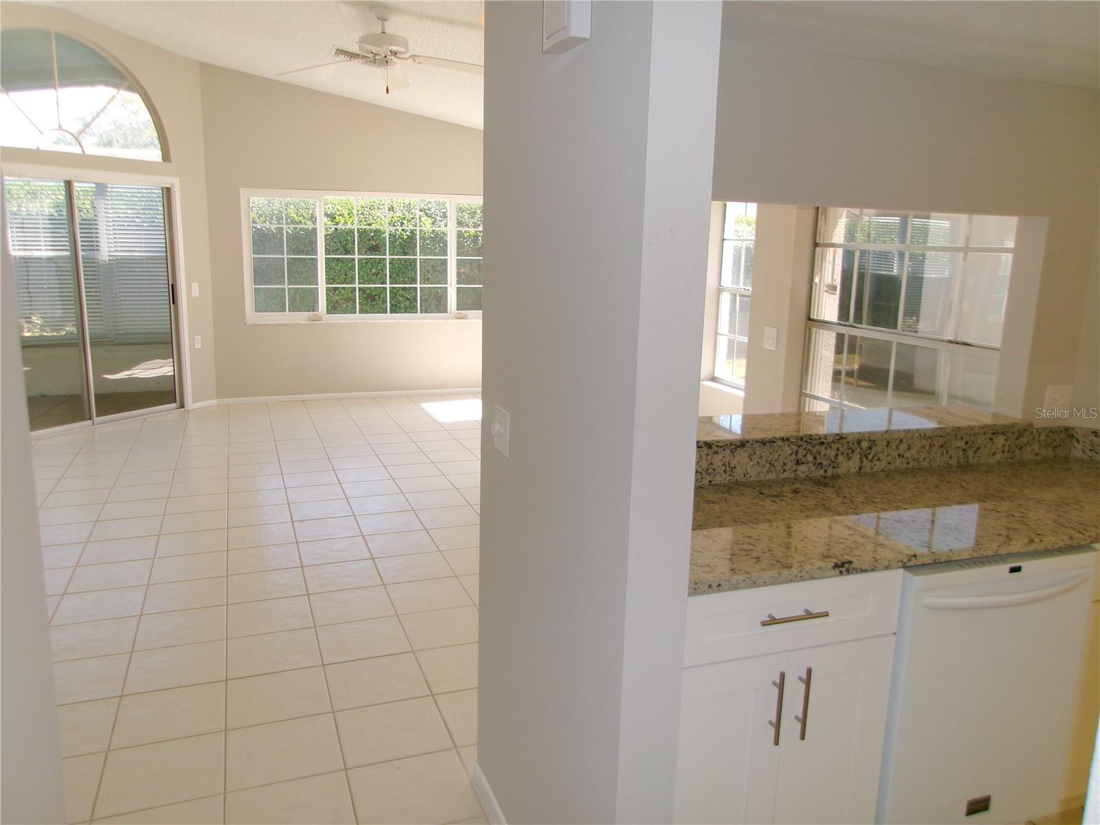 11604 Versailles Ln Property Photo 9