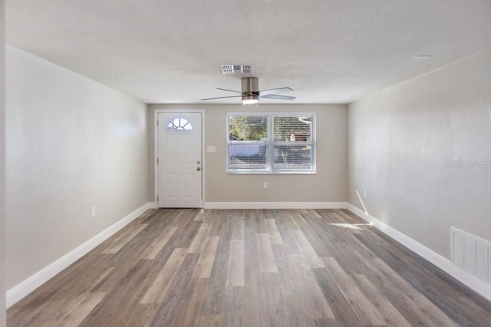7605 Fox Hollow Dr Property Photo 4