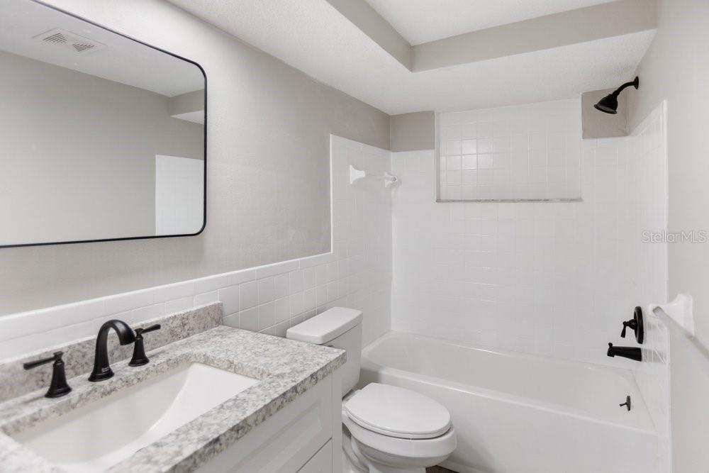 7605 Fox Hollow Dr Property Photo 6