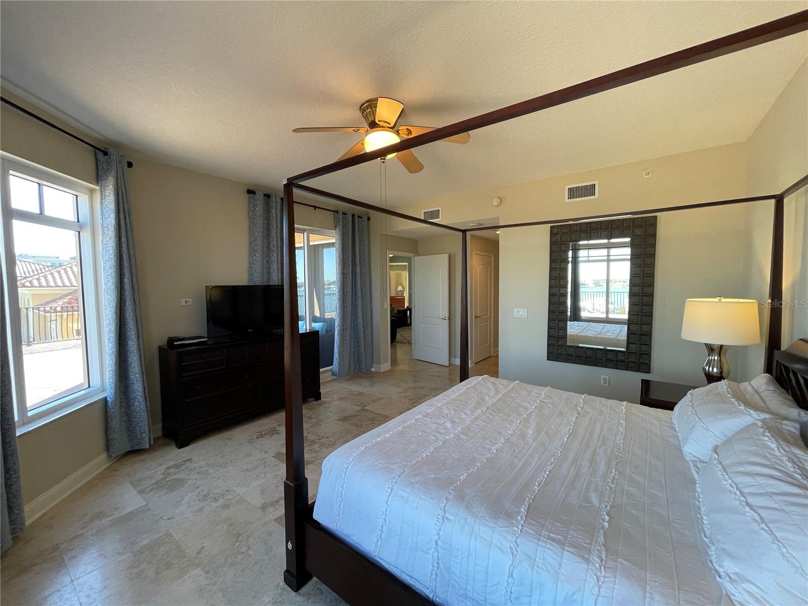 521 Mandalay Ave #309 Property Photo 15