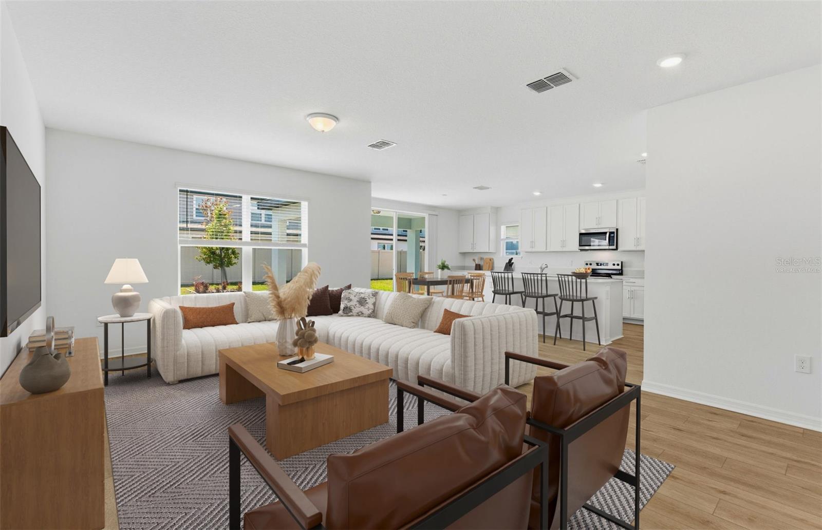 1090 Silverlake Blvd Property Photo 2