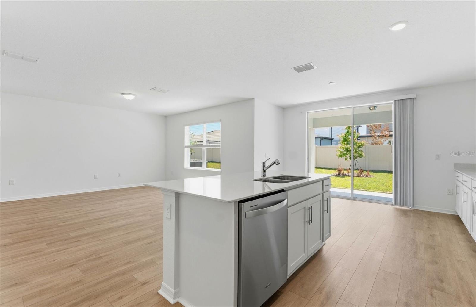 1090 Silverlake Blvd Property Photo 4