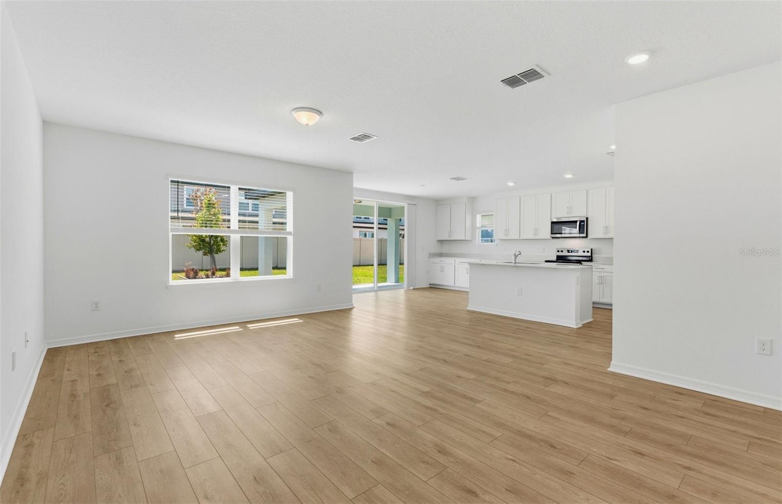 1090 Silverlake Blvd Property Photo 7