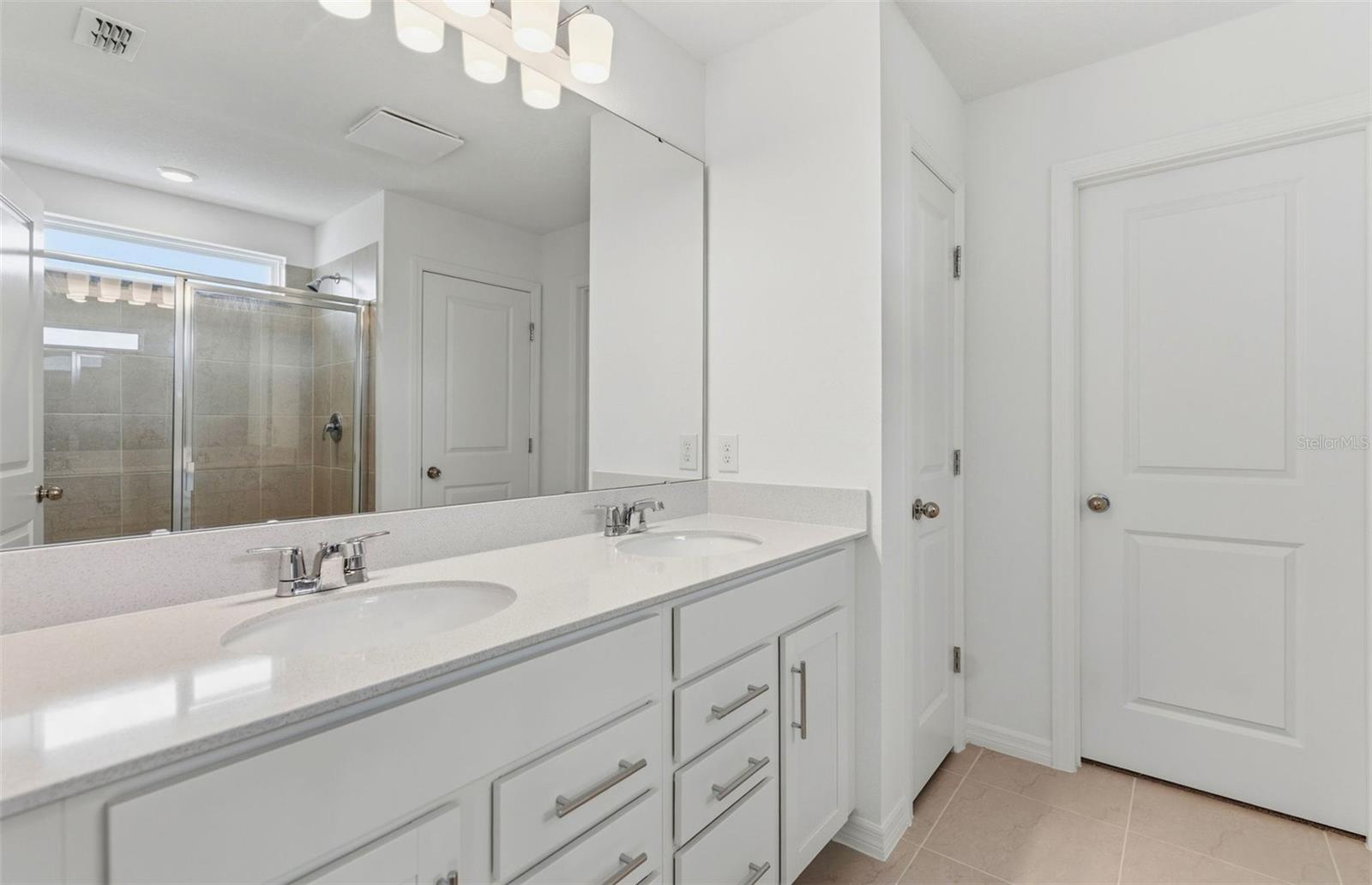 1090 Silverlake Blvd Property Photo 11