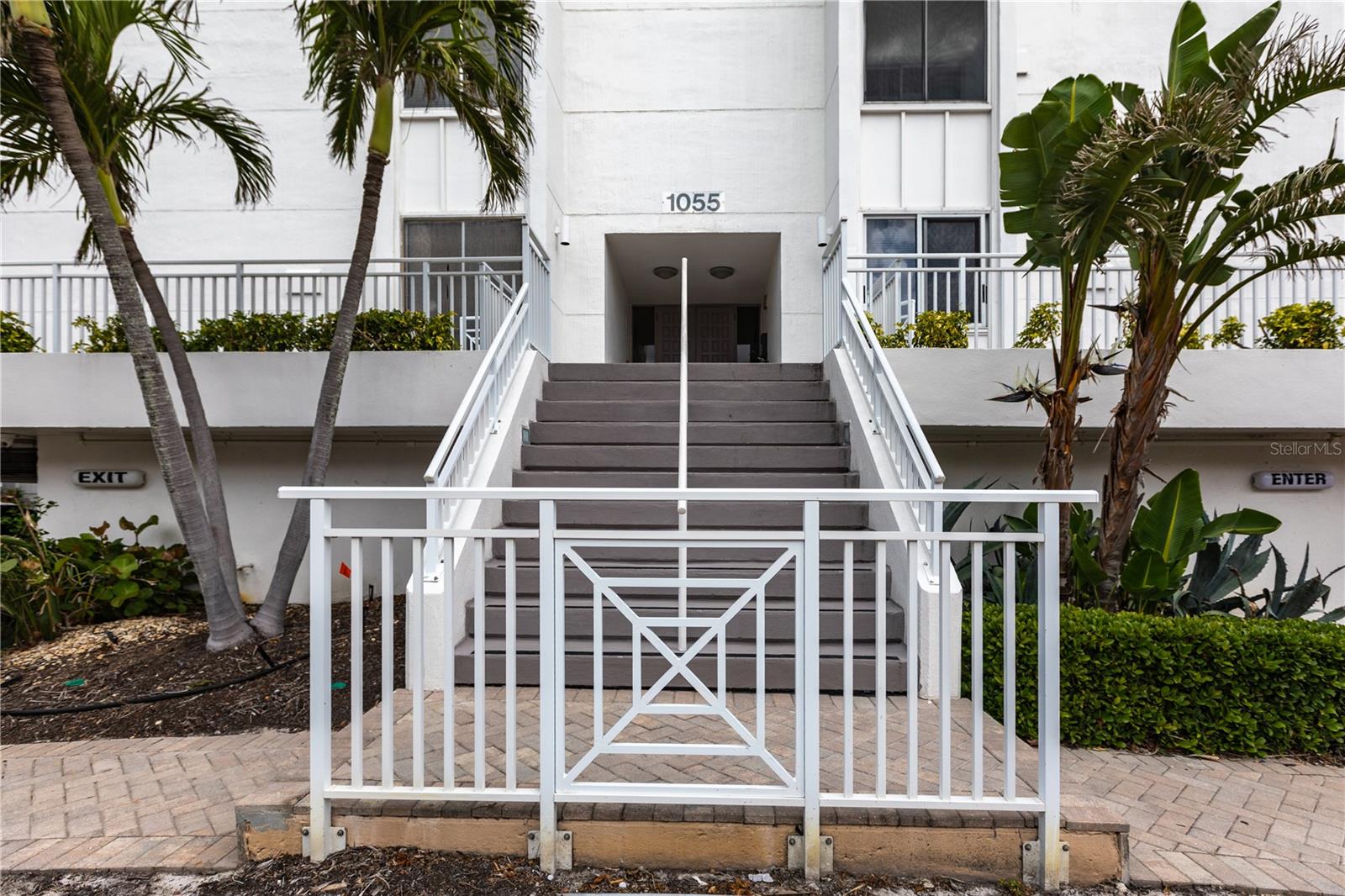 1055 W Peppertree Dr #703aa Property Photo 2