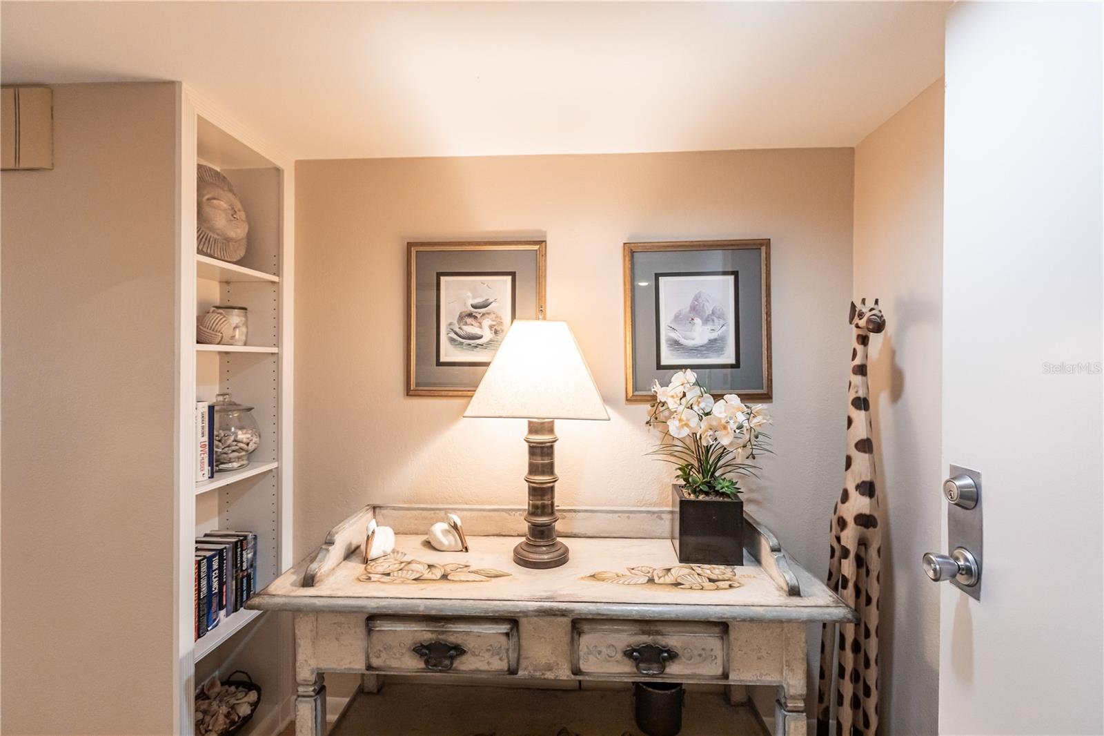 1055 W Peppertree Dr #703aa Property Photo 4