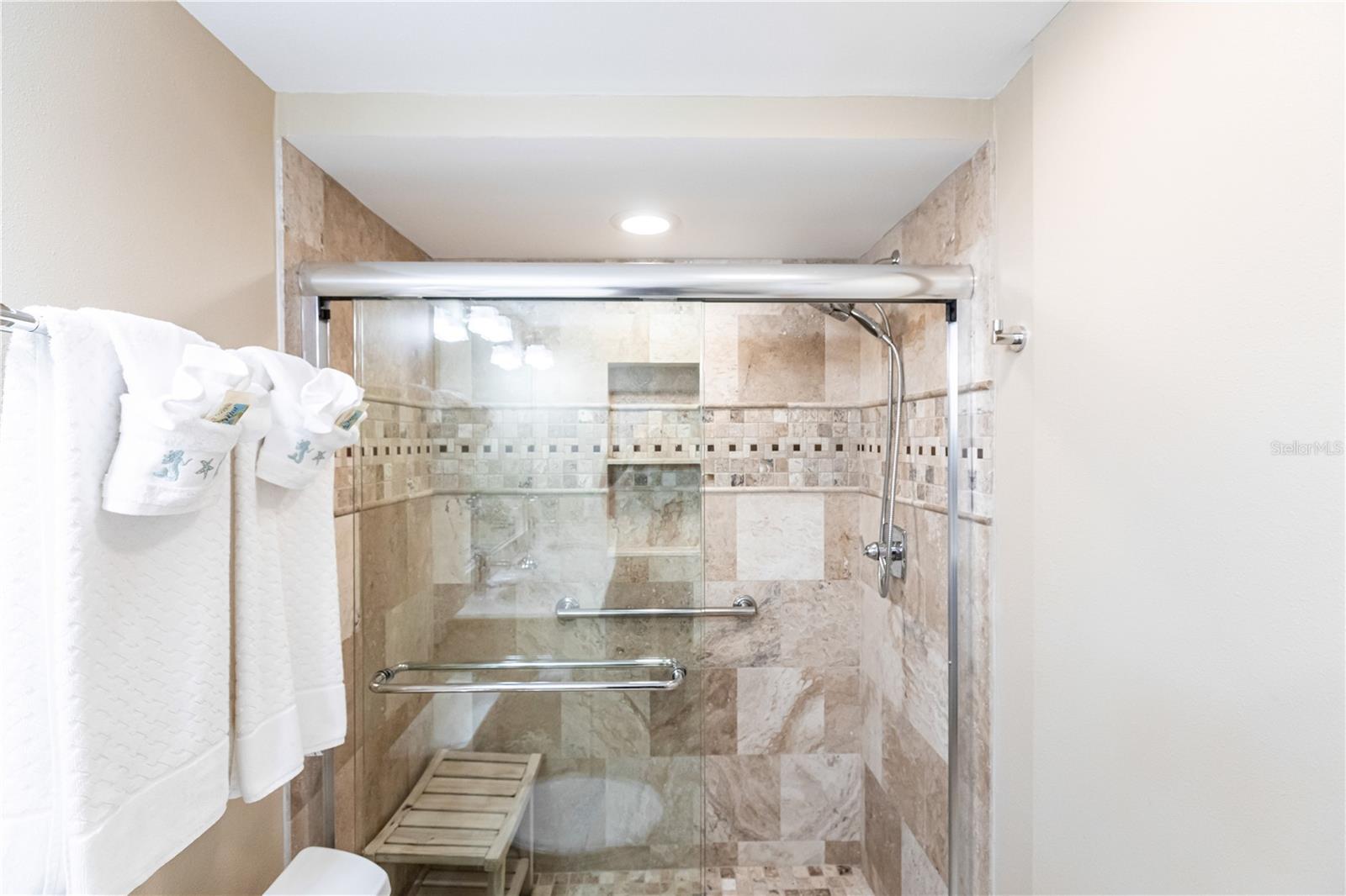1055 W Peppertree Dr #703aa Property Photo 19