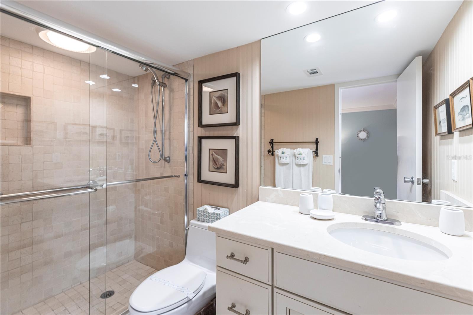 1055 W Peppertree Dr #703aa Property Photo 23