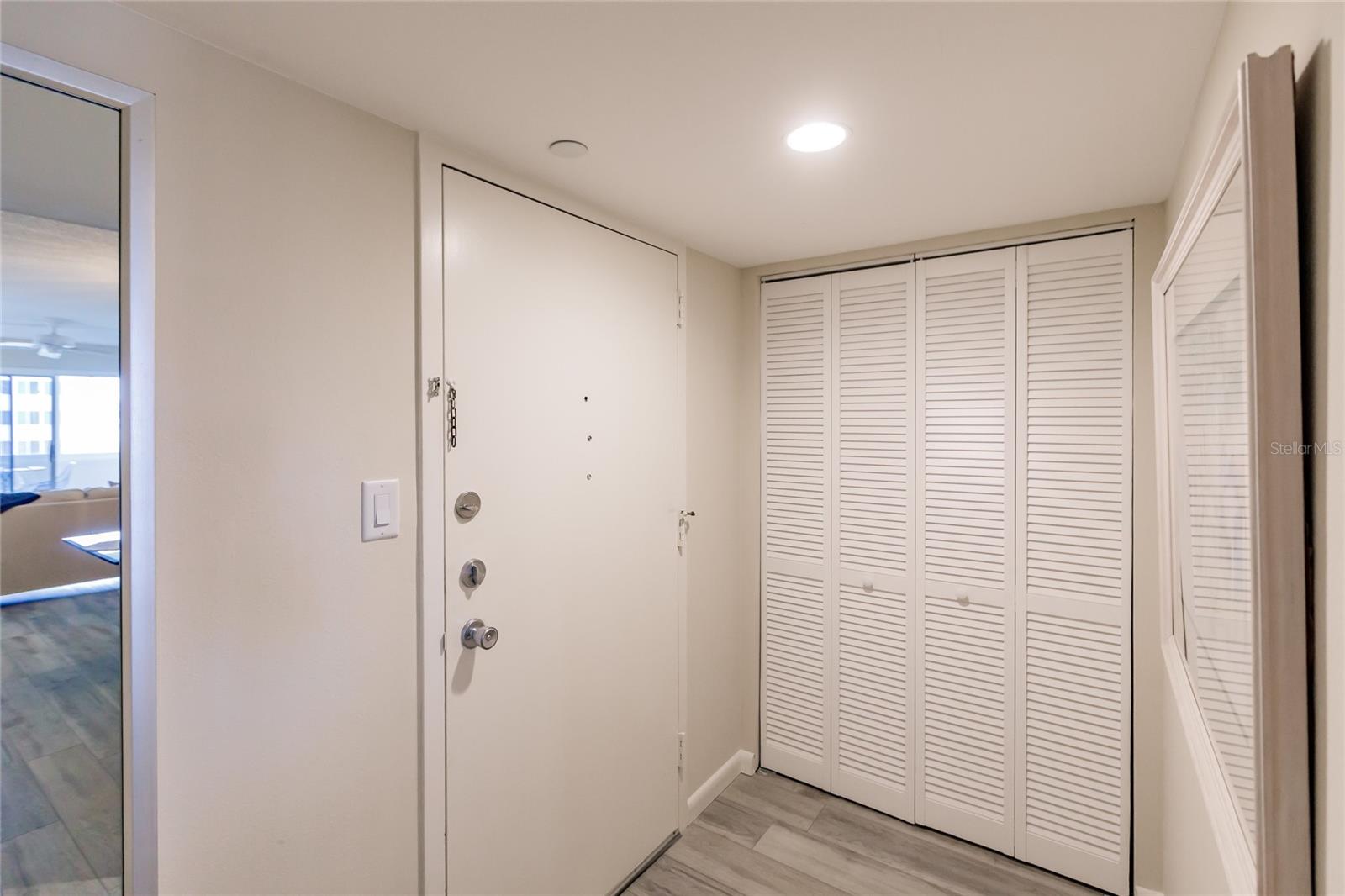 1055 W Peppertree Dr #506aa Property Photo 2