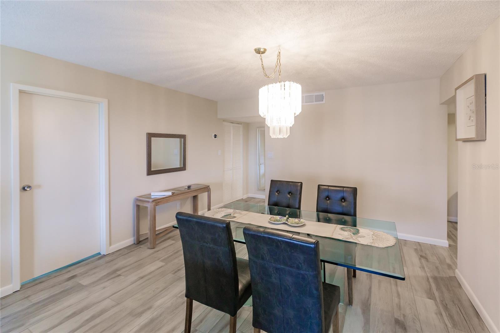 1055 W Peppertree Dr #506aa Property Photo 10
