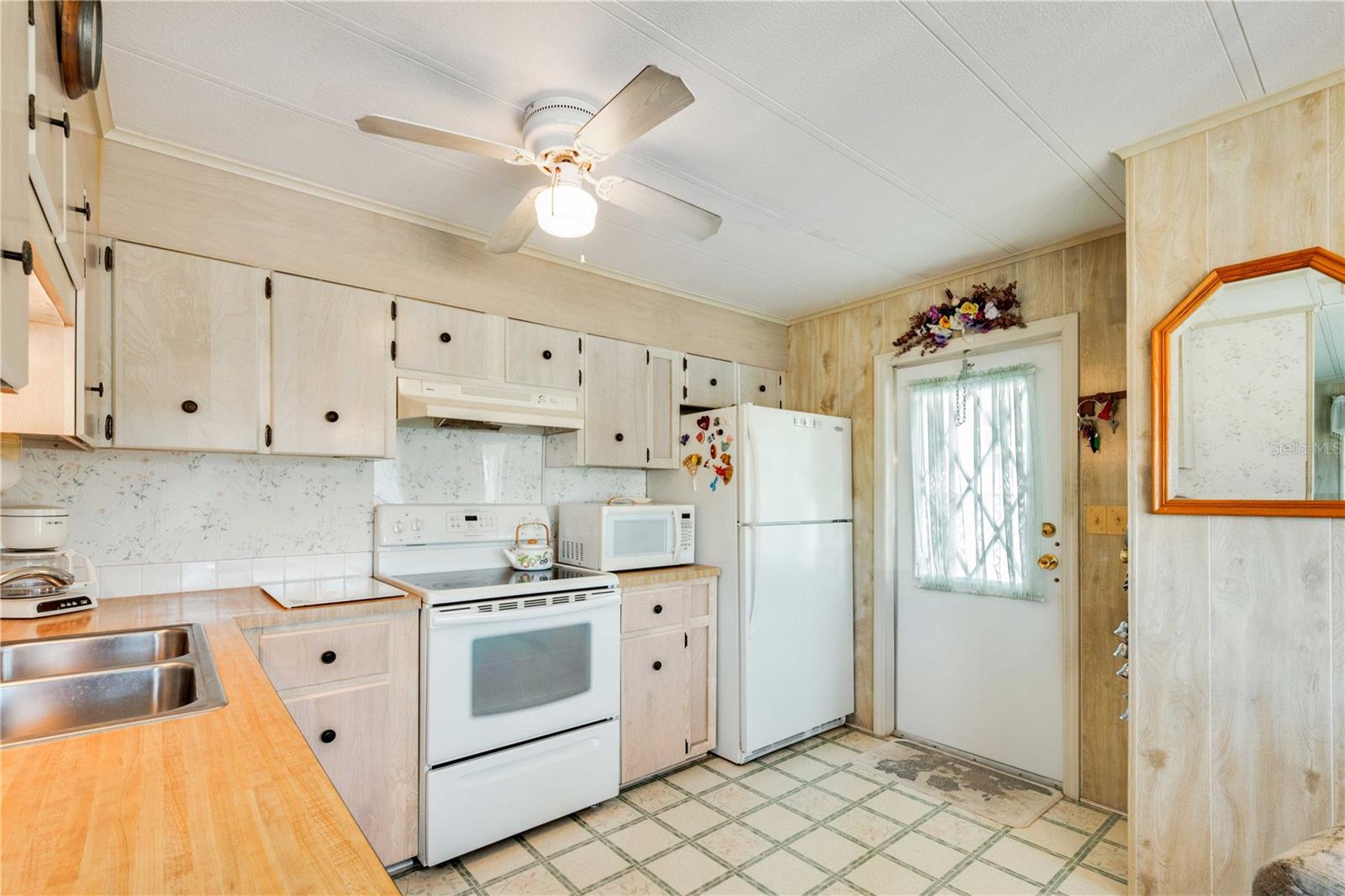 37812 Valencia Ave Property Photo 6