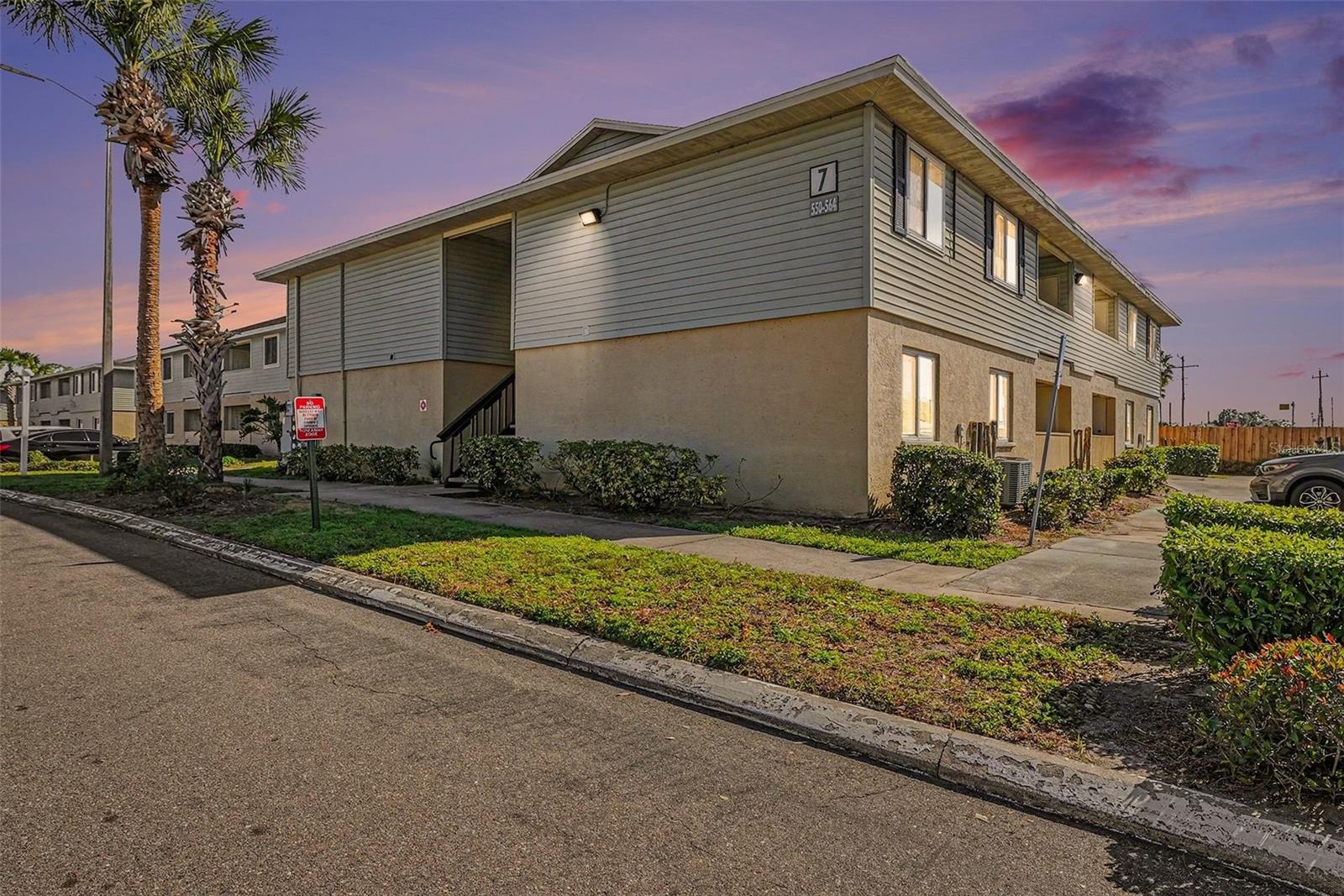 550 Golden Raintree Pl #550 Property Photo 3