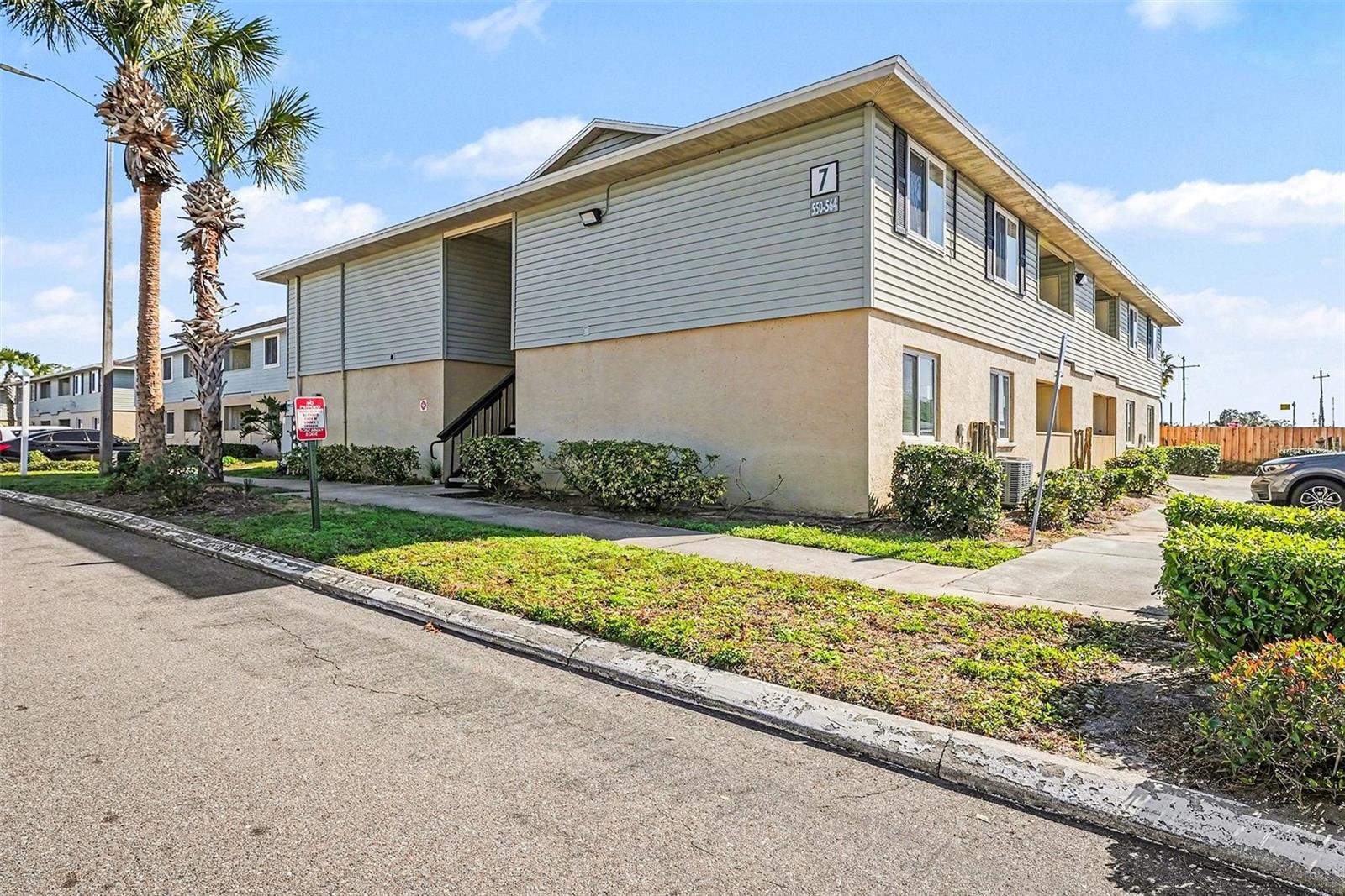 550 Golden Raintree Pl #550 Property Photo 4