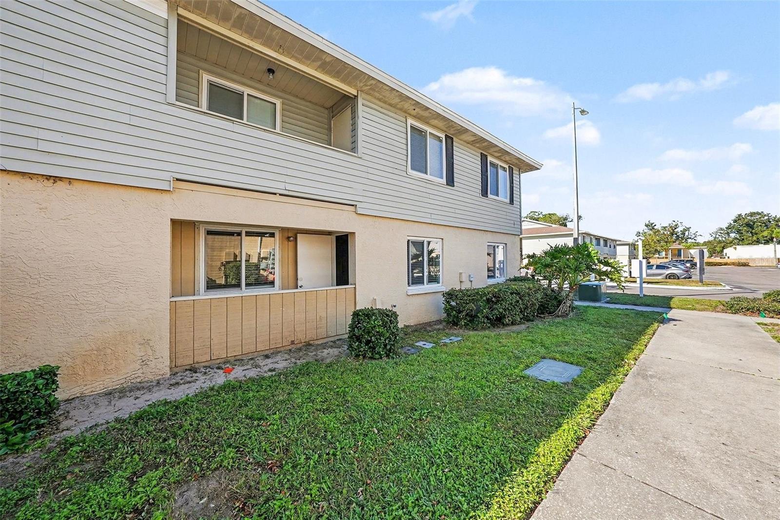 550 Golden Raintree Pl #550 Property Photo 5