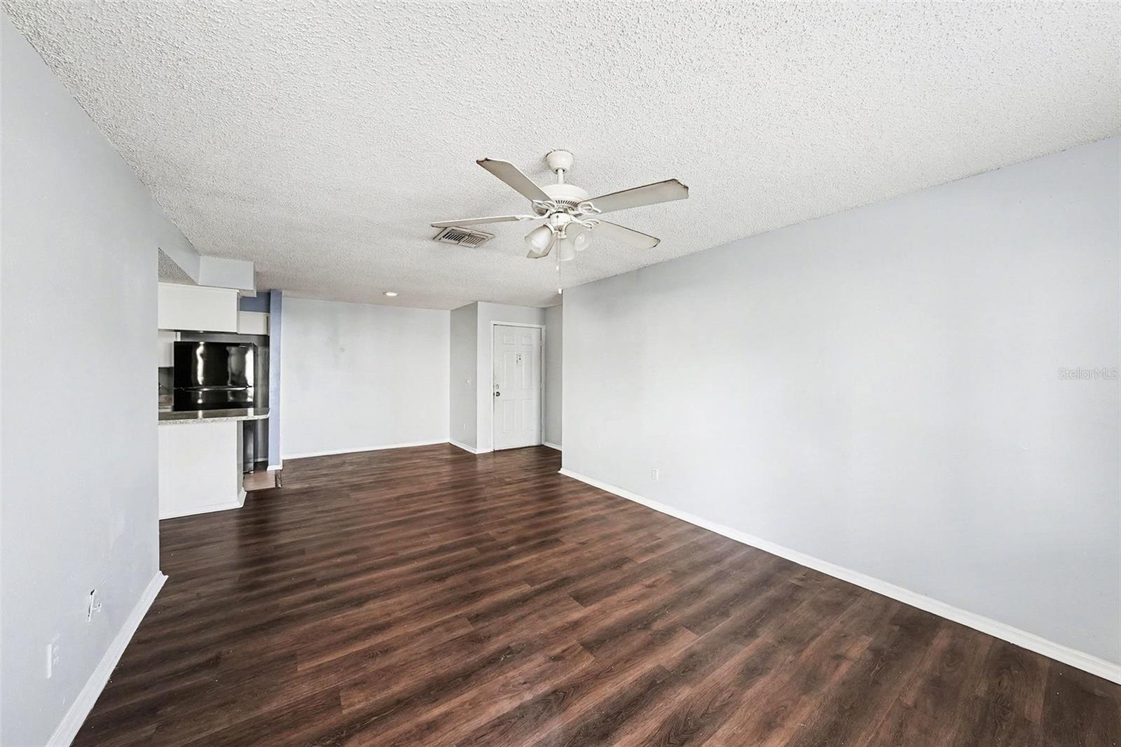 550 Golden Raintree Pl #550 Property Photo 8